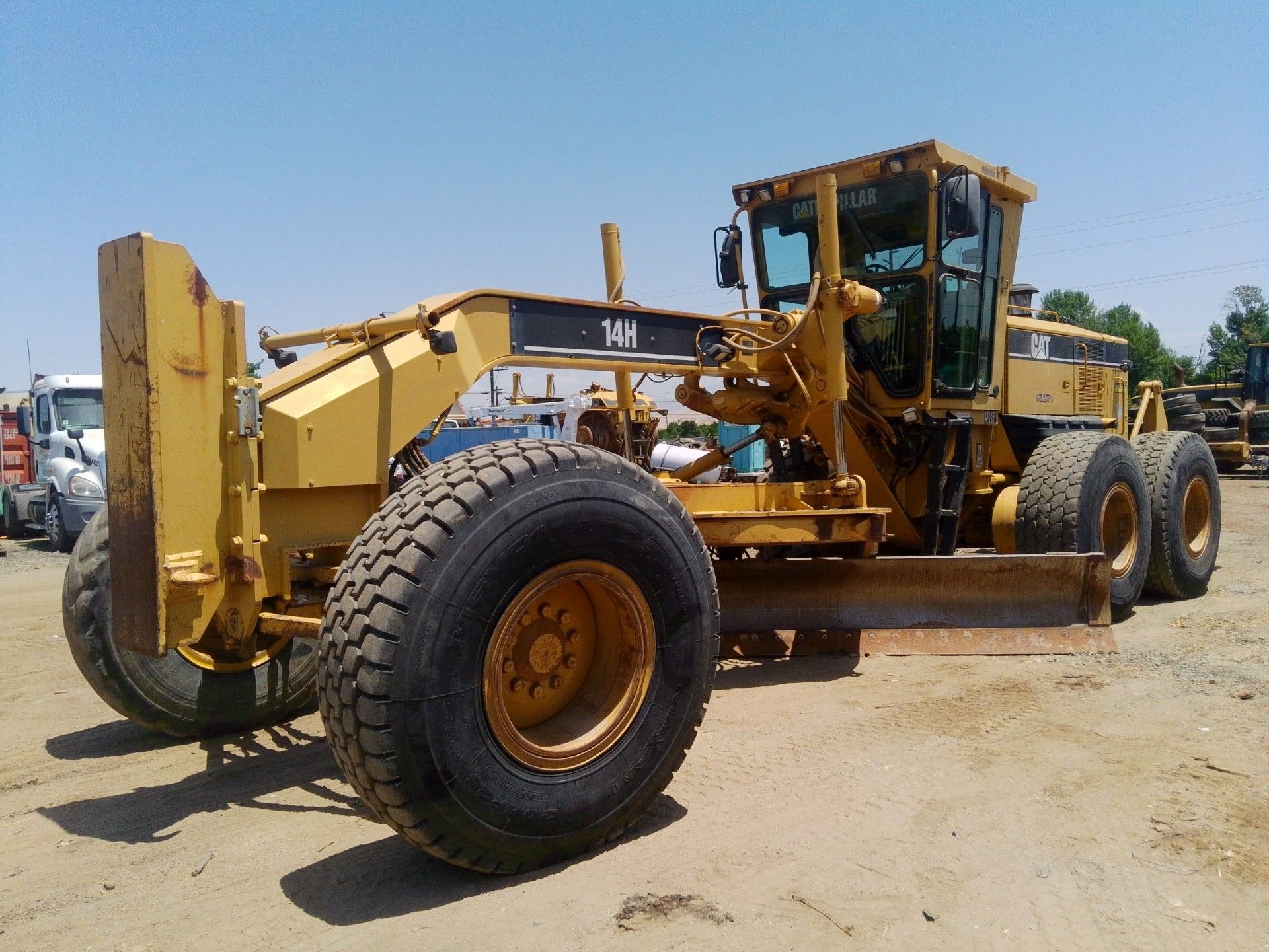 Cat 14 grader
